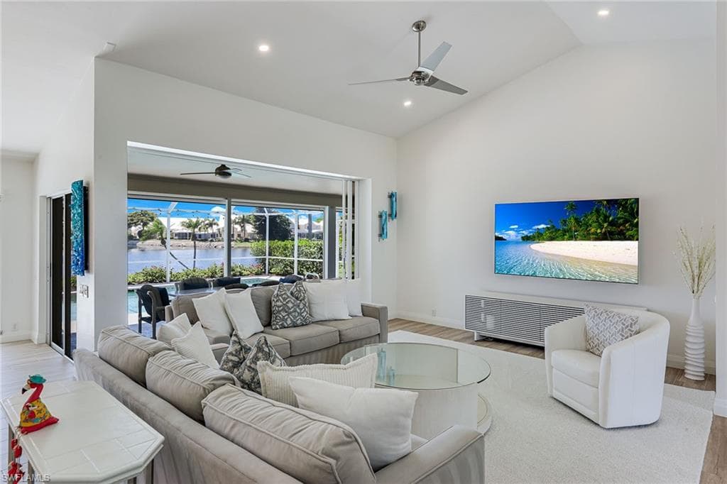3803 Essex PL-4