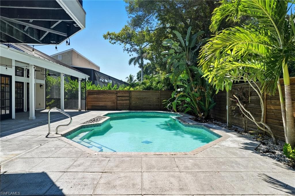 330 Prather DR-40