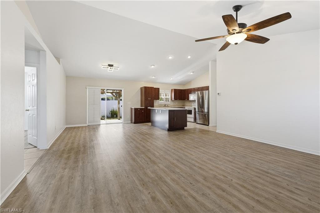 1082 Ridgeway DR-4