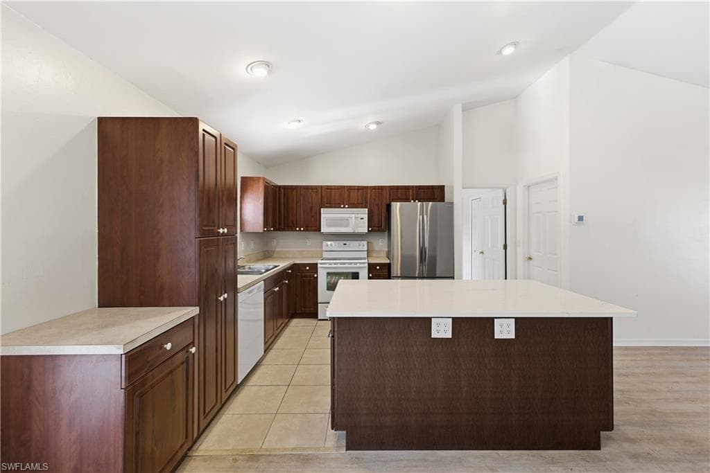 1082 Ridgeway DR-8