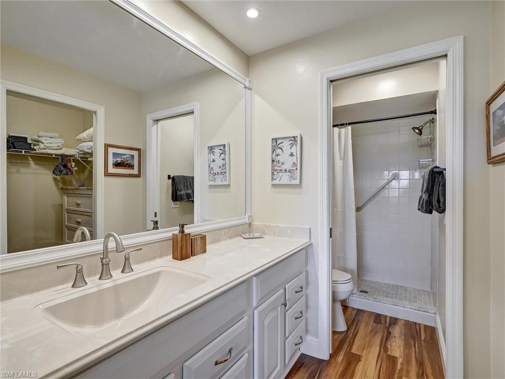 7300 Saint Ives WAY 5301-24