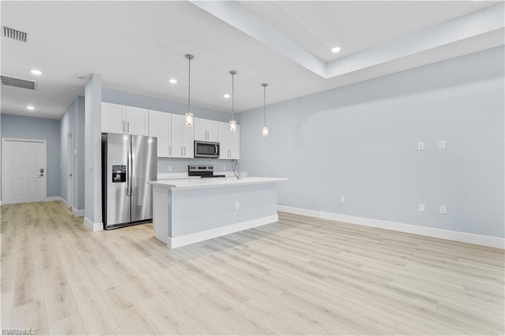 704 Broadway AVE-12