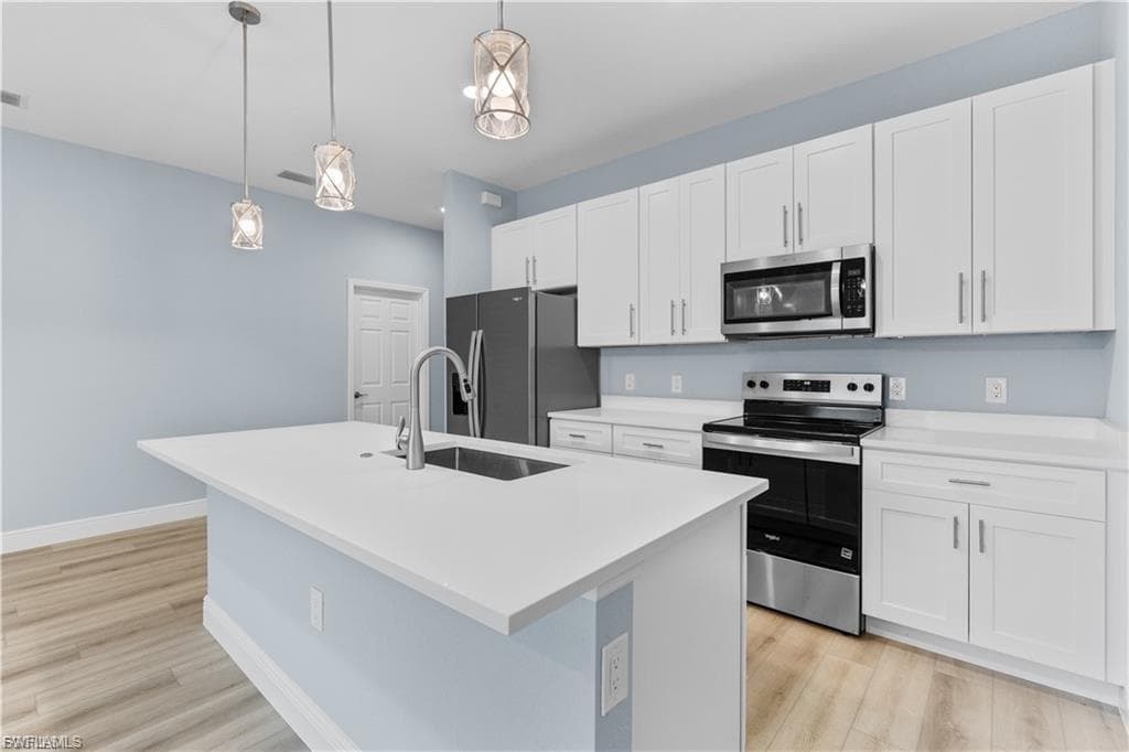 704 Broadway AVE-15
