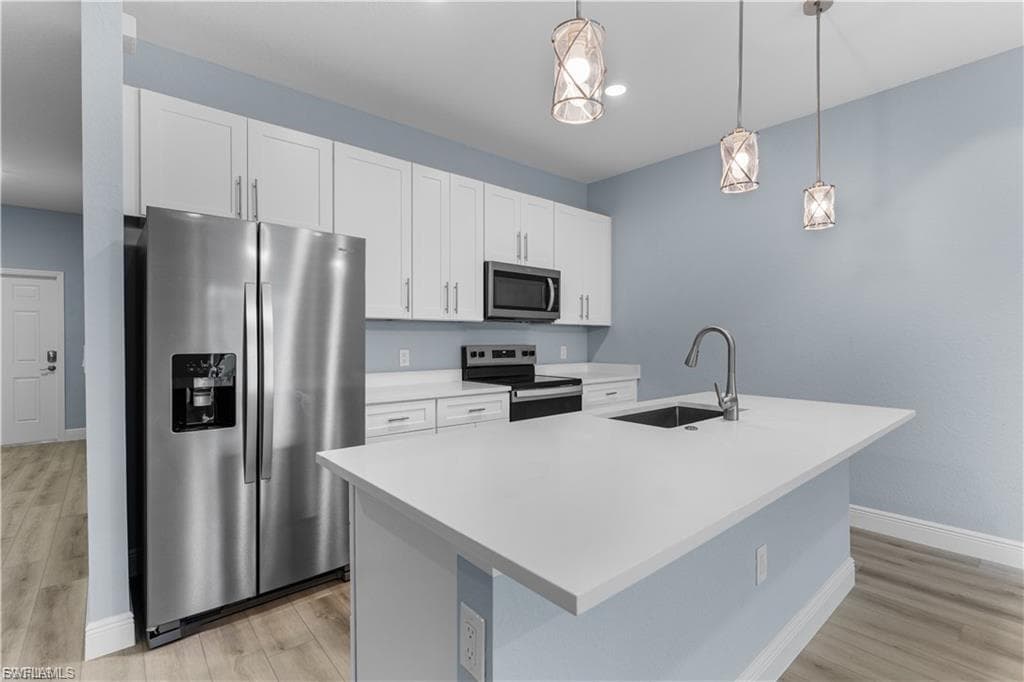 704 Broadway AVE-17