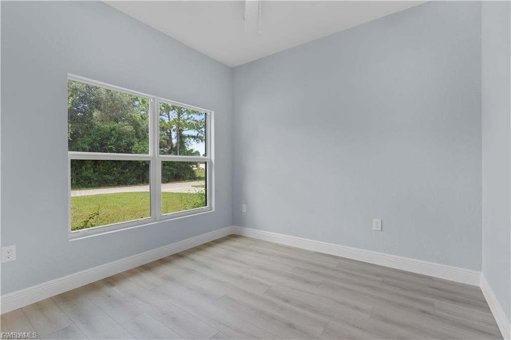 704 Broadway AVE-7