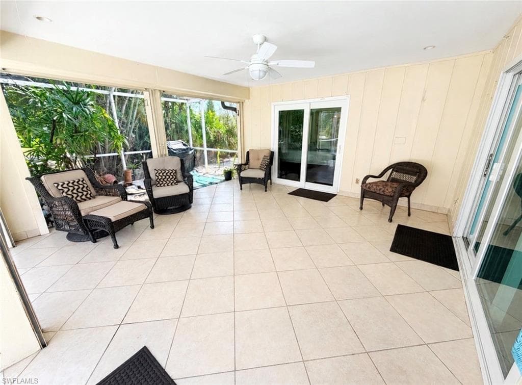 688 Valley DR-22