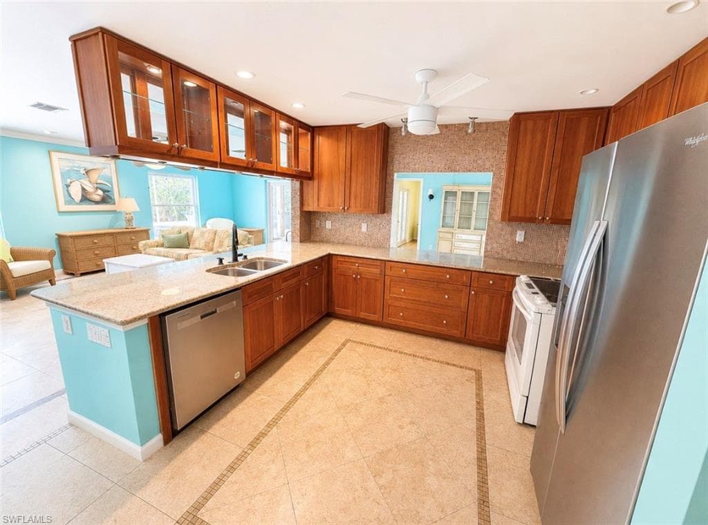 688 Valley DR-12