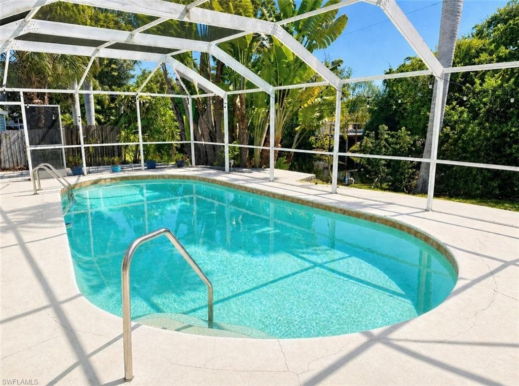 688 Valley DR-24