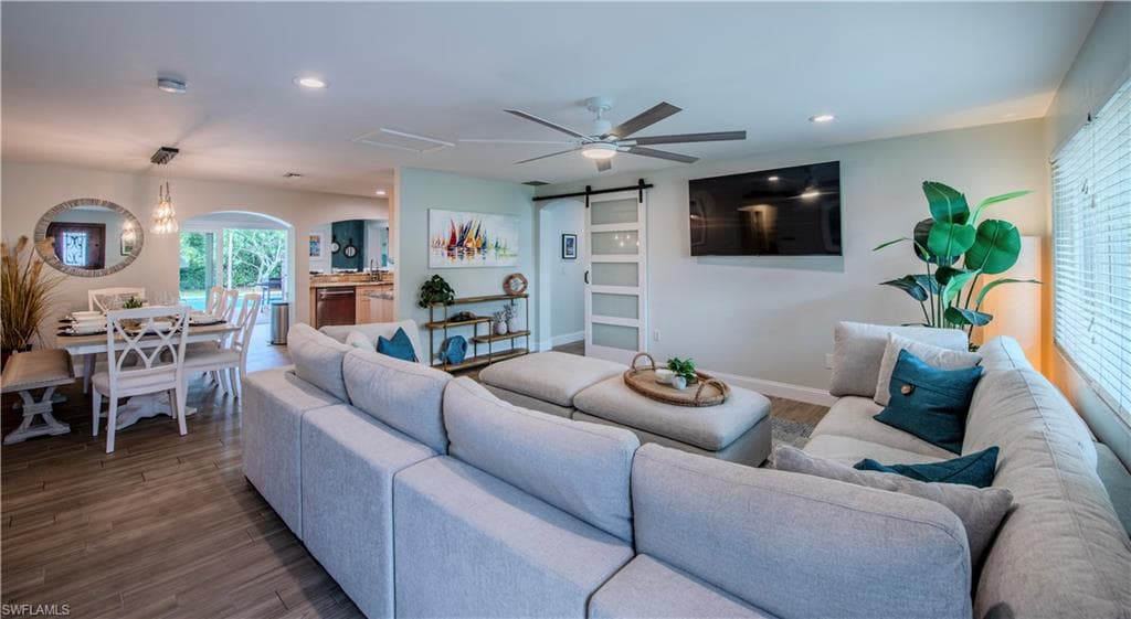 1385 Wisconsin DR-2
