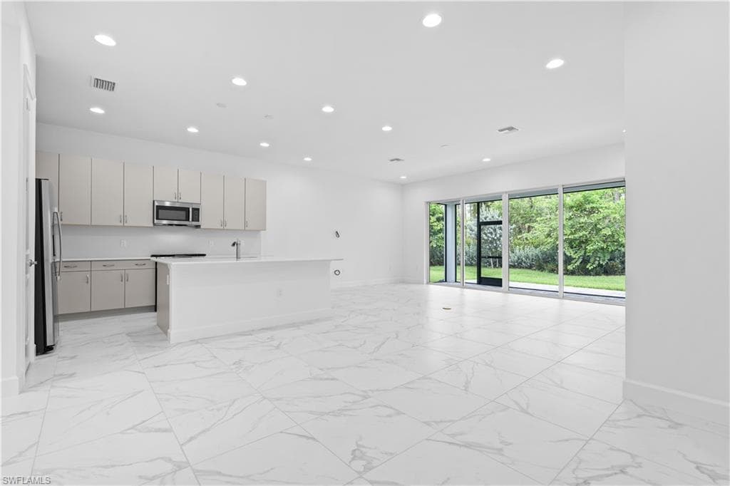 2589 Kingfisher DR-1