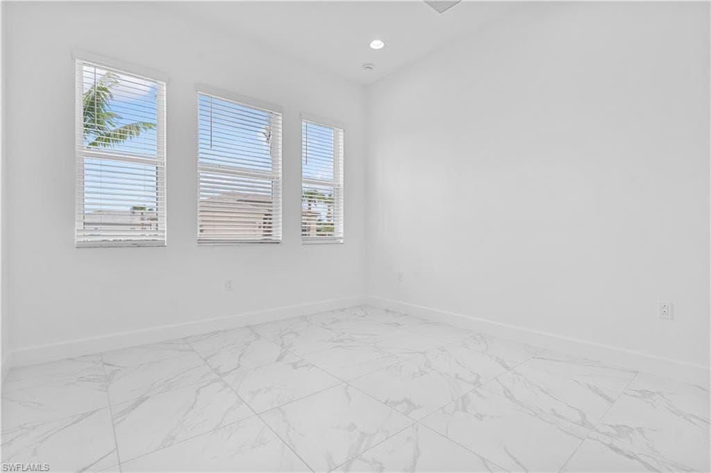 2589 Kingfisher DR-10