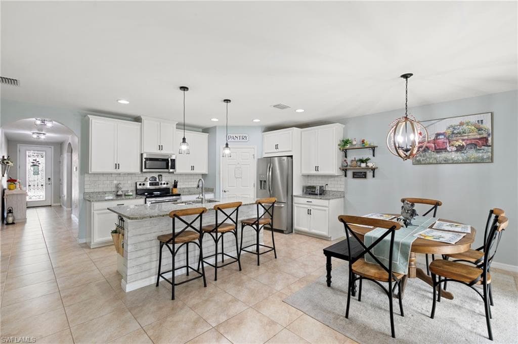 3215 Birchin LN-1