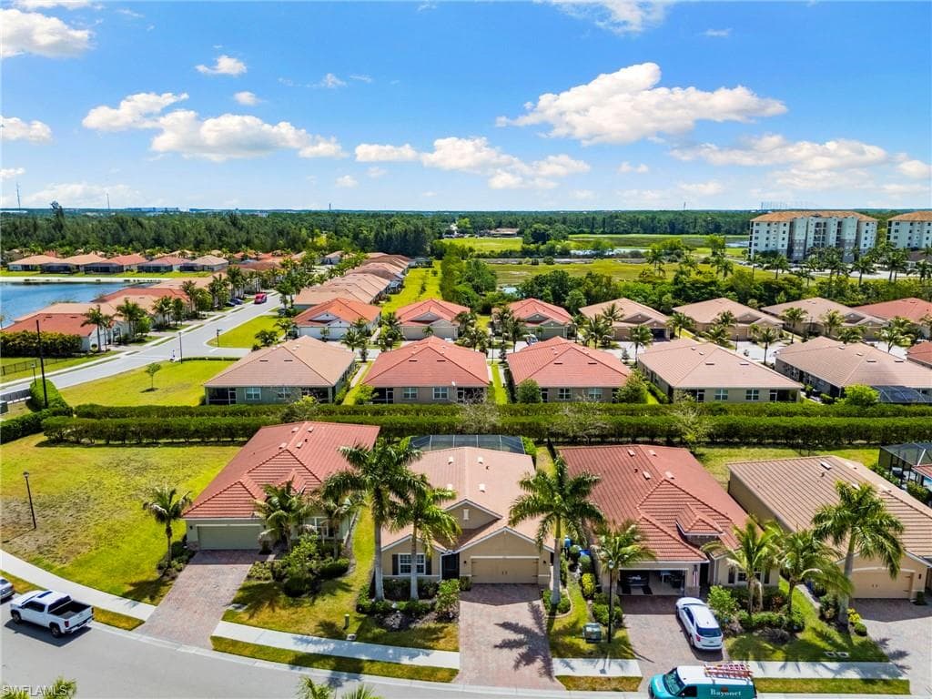 3215 Birchin LN-27