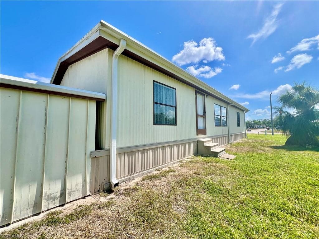 573 Cape Florida LN-26