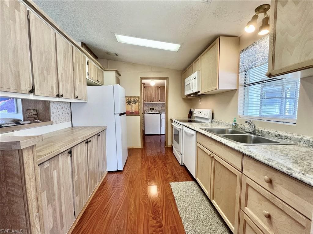 573 Cape Florida LN-11