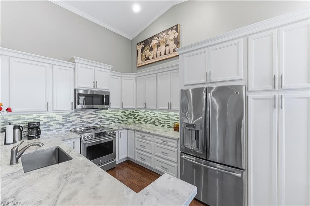 6835 Huntington Lakes CIR 201-3