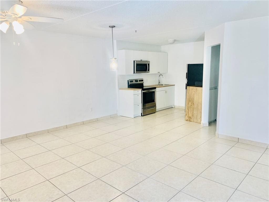 826 Wiggins Pass RD 201-3