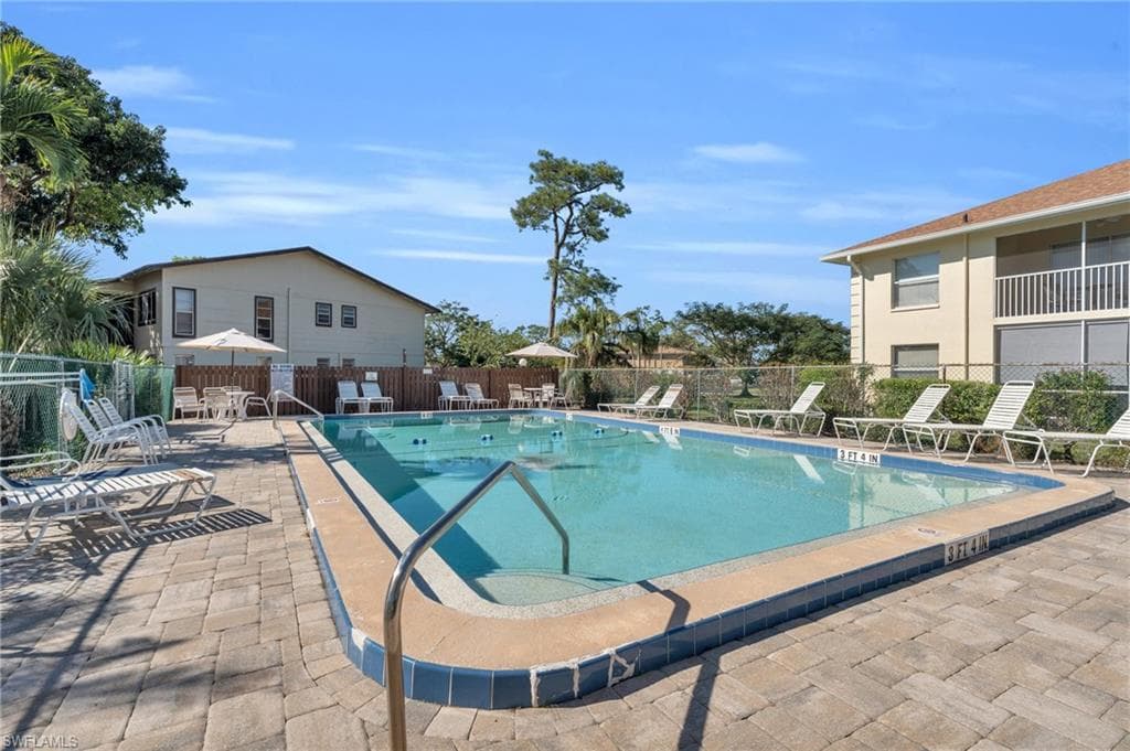 5563 Foxlake DR-28