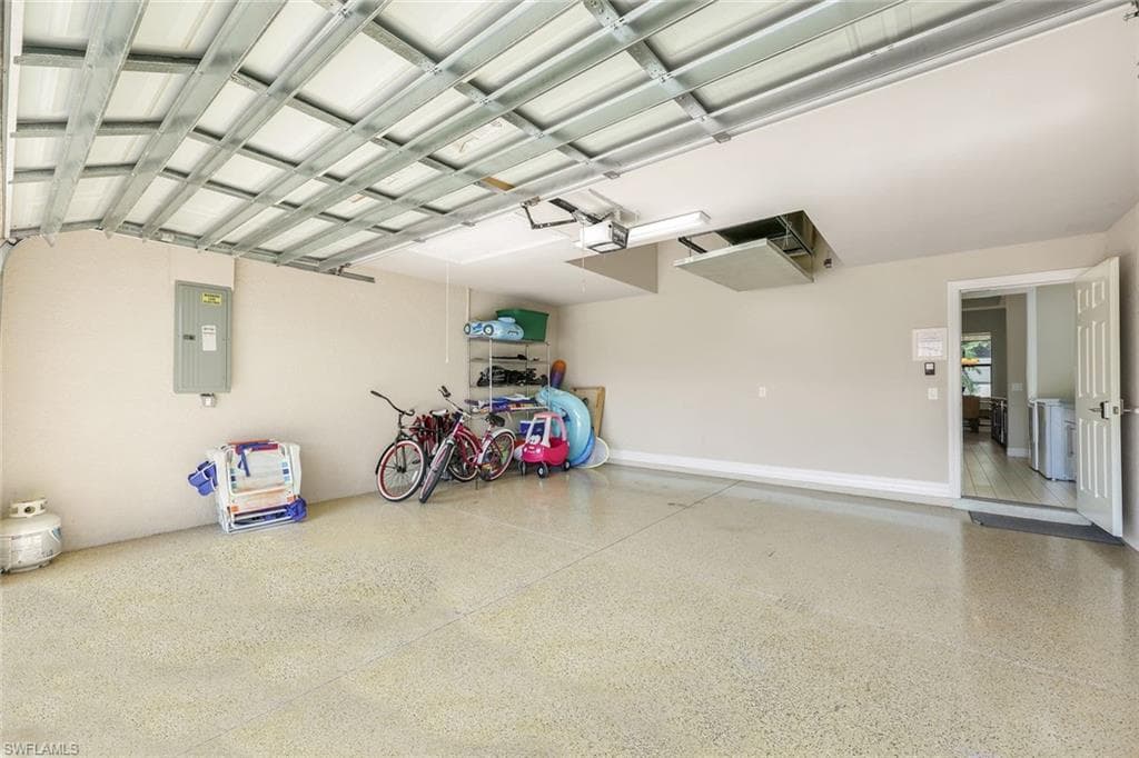 1243 Briarwood CT-16
