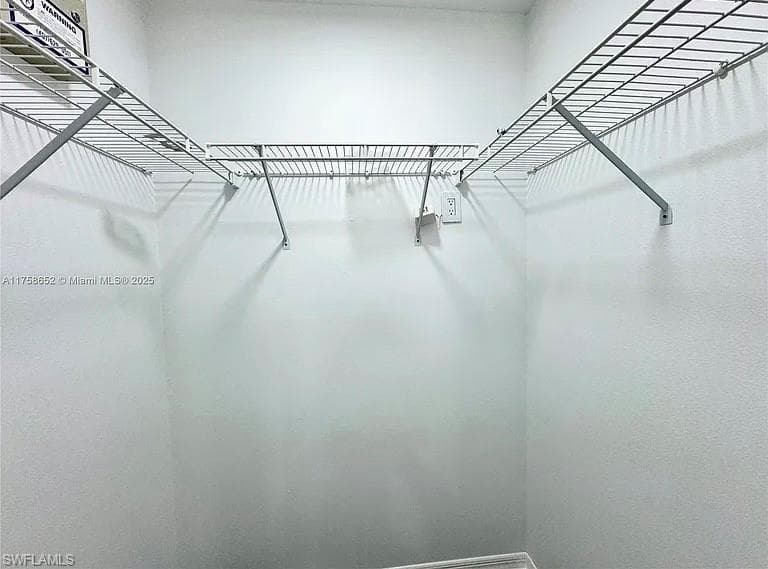 1390 Patricia ST-23