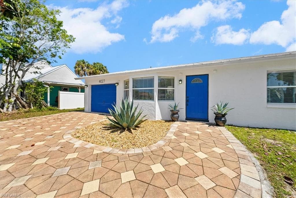 4027 Mindi AVE-12