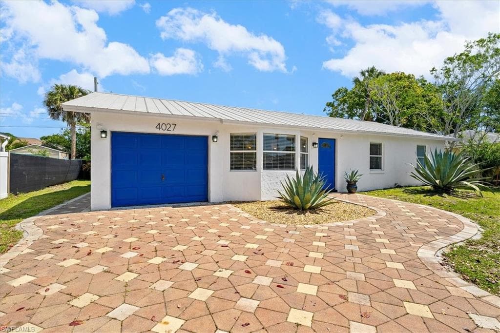 4027 Mindi AVE-11