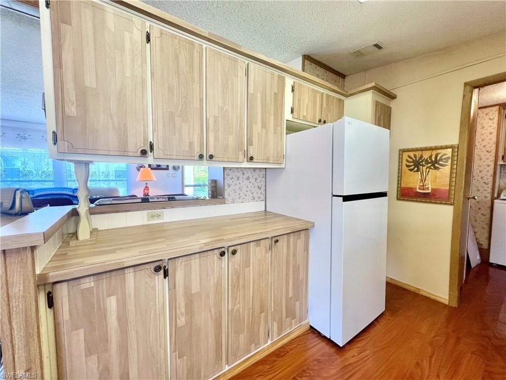 573 Cape Florida LN-7