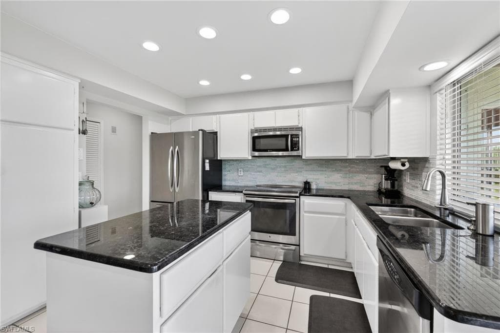 397 Parkway CT-19