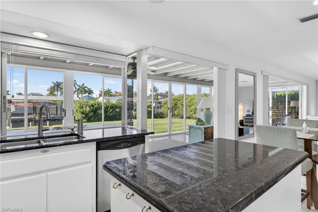 397 Parkway CT-20