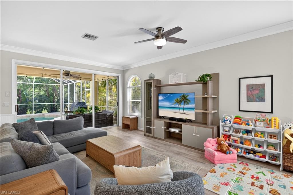 9863 Colonial WALK N-8