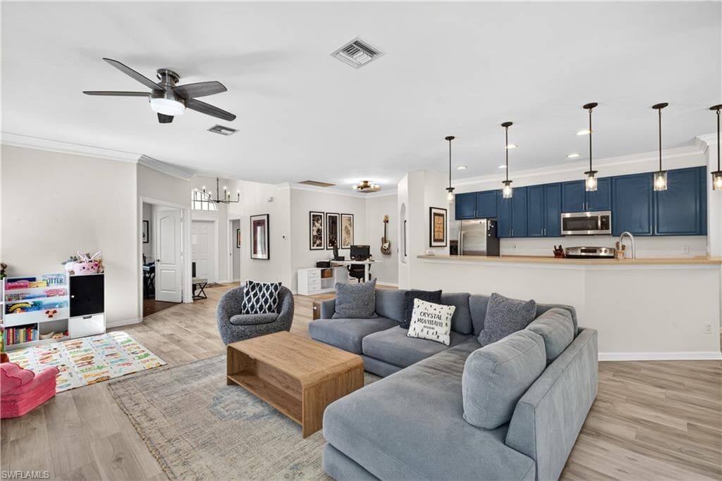 9863 Colonial WALK N-9