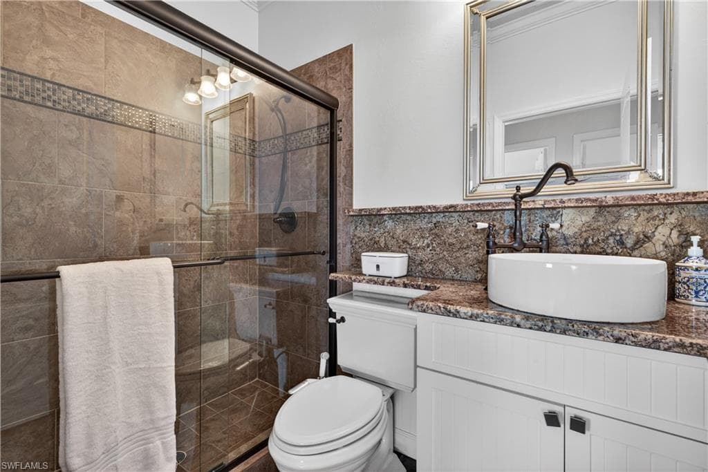 9863 Colonial WALK N-18