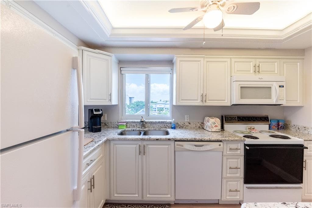 6900 Estero BLVD 401-2