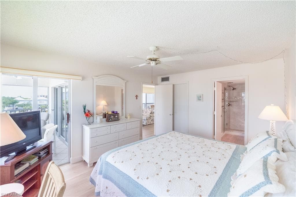 6900 Estero BLVD 401-19
