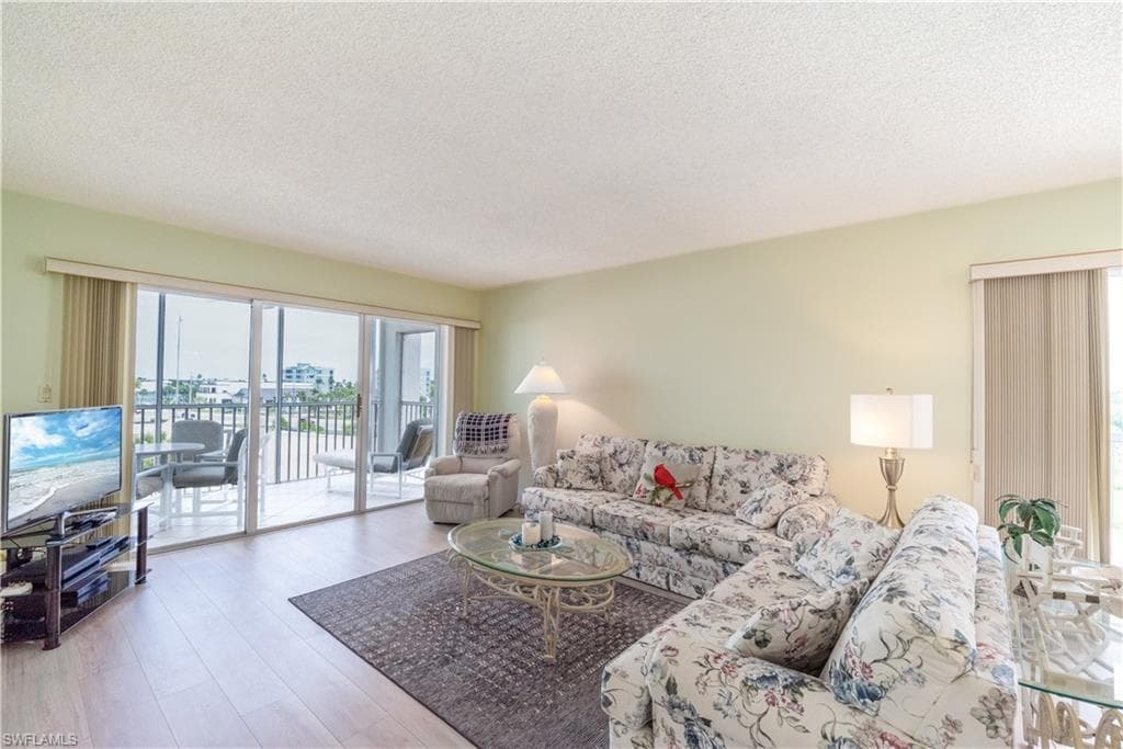 6900 Estero BLVD 401-9