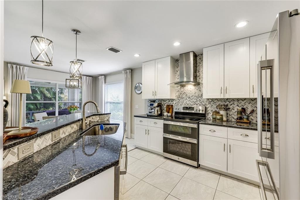 156 Stanhope CIR-8