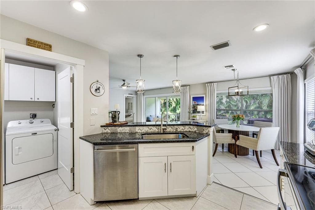 156 Stanhope CIR-9