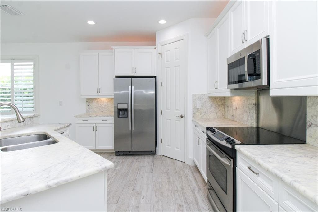 1371 Michigan AVE-16