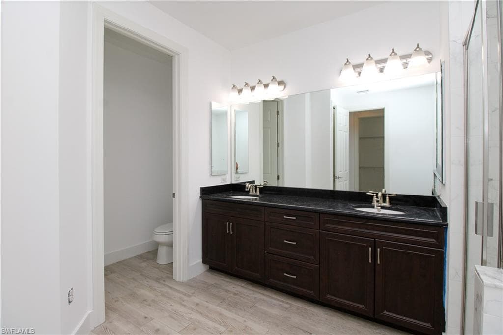 1371 Michigan AVE-28