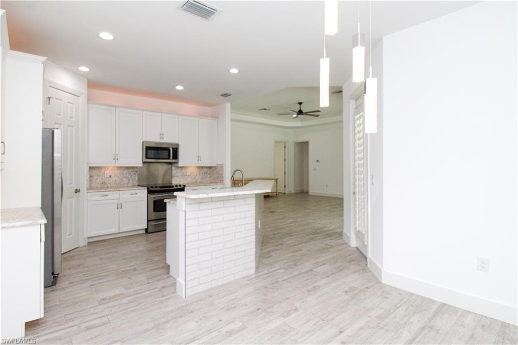 1371 Michigan AVE-20