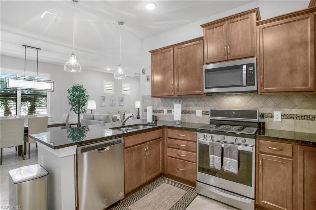 7674 Jacaranda LN-12
