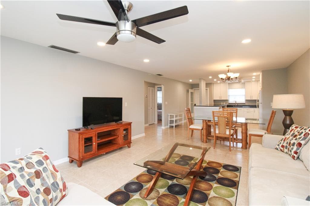 600 Valley Stream DR F9-25