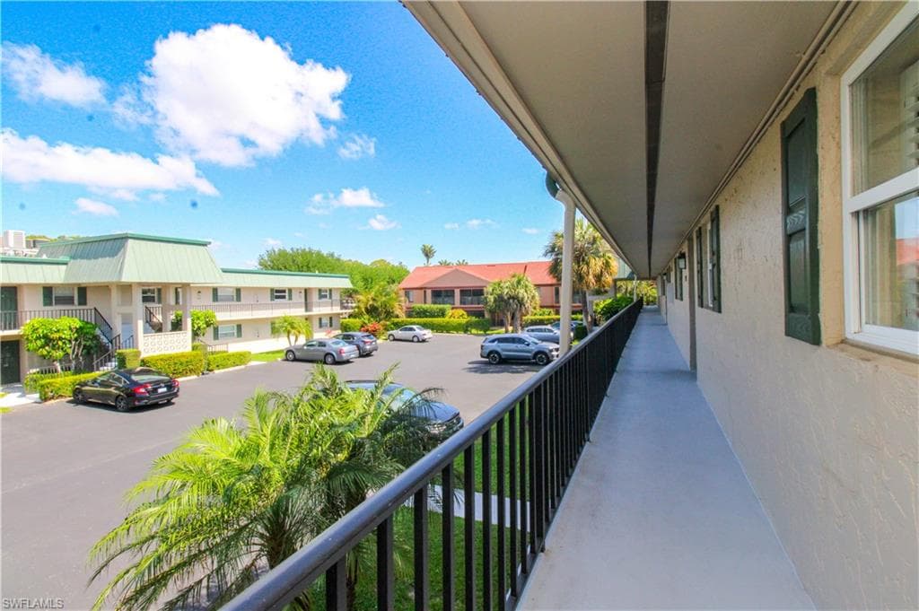 600 Valley Stream DR F9-4