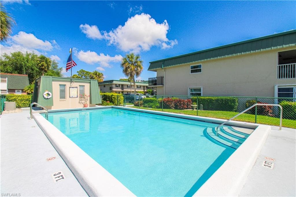 600 Valley Stream DR F9-8
