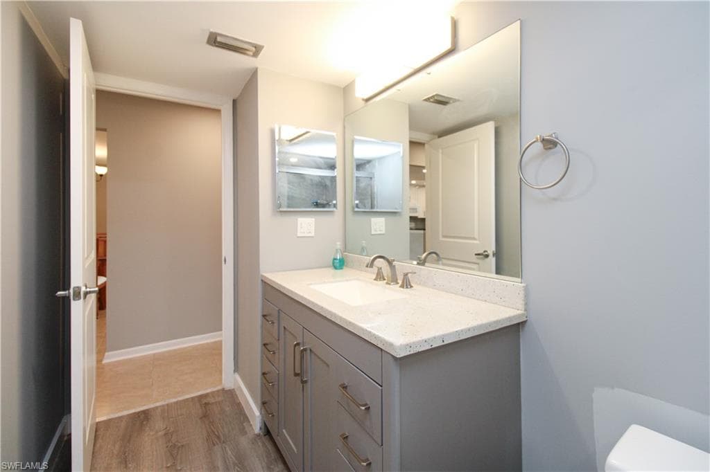 600 Valley Stream DR F9-40