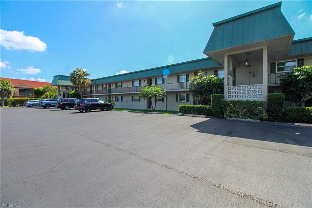 600 Valley Stream DR F9-3