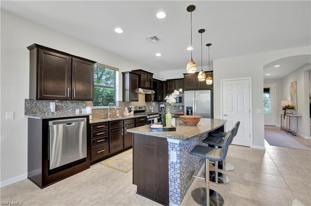 7103 Lily WAY-6
