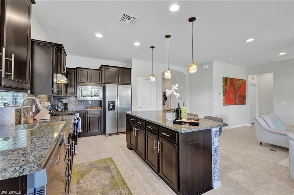 7103 Lily WAY-2