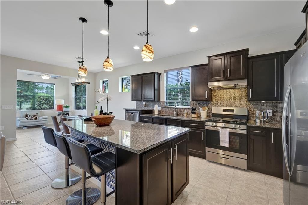 7103 Lily WAY-4