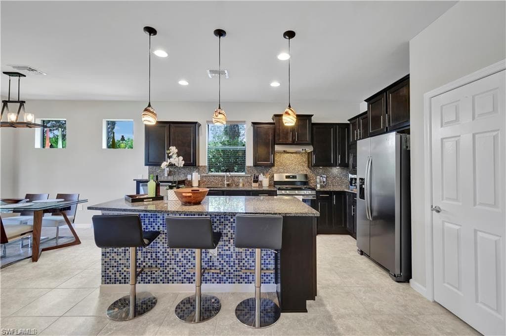 7103 Lily WAY-3